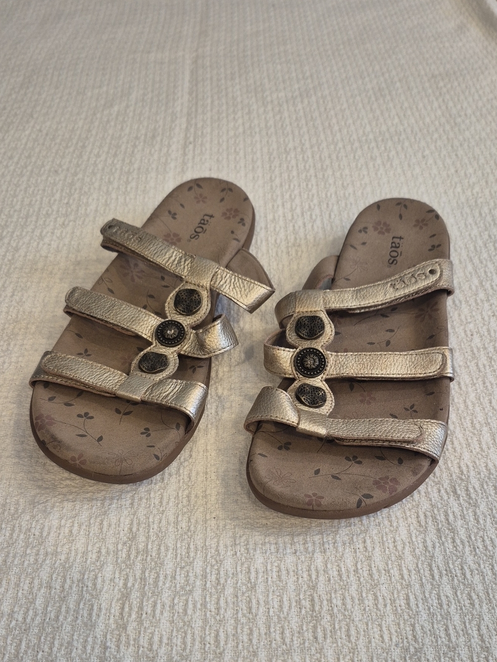 Taos Prize 3 Gold Strap Sandals Size 11